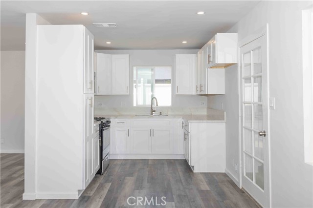 Detail Gallery Image 4 of 21 For 10808 Alameda Ave, Bloomington,  CA 92316 - 3 Beds | 1 Baths