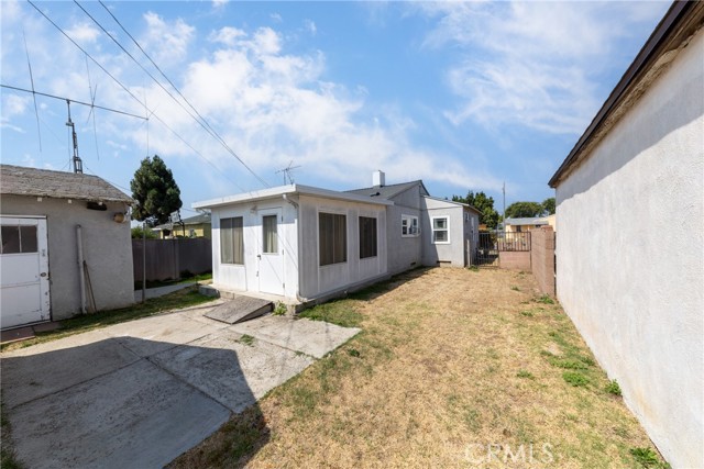 Detail Gallery Image 24 of 30 For 2002 N Salinas Ave, Los Angeles,  CA 90059 - 2 Beds | 1 Baths