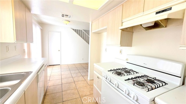 Detail Gallery Image 7 of 18 For 937 E Deodar St #7,  Ontario,  CA 91764 - 2 Beds | 2 Baths
