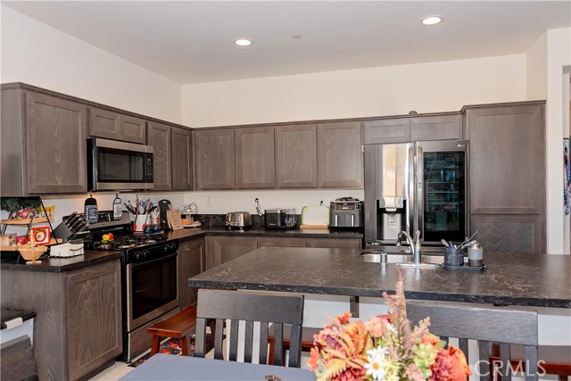 Detail Gallery Image 8 of 38 For 3013 via Bella Rosa, Rosamond,  CA 93560 - 4 Beds | 3 Baths