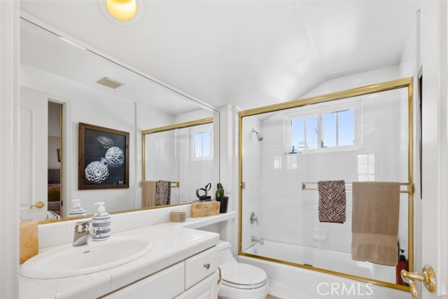 Detail Gallery Image 11 of 16 For 505 1/2 Marigold Ave, Corona Del Mar,  CA 92625 - 2 Beds | 2/1 Baths
