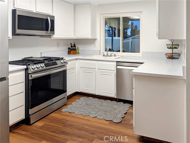 Detail Gallery Image 3 of 5 For 2549 Bonita, Highland,  CA 92346 - 4 Beds | 2 Baths