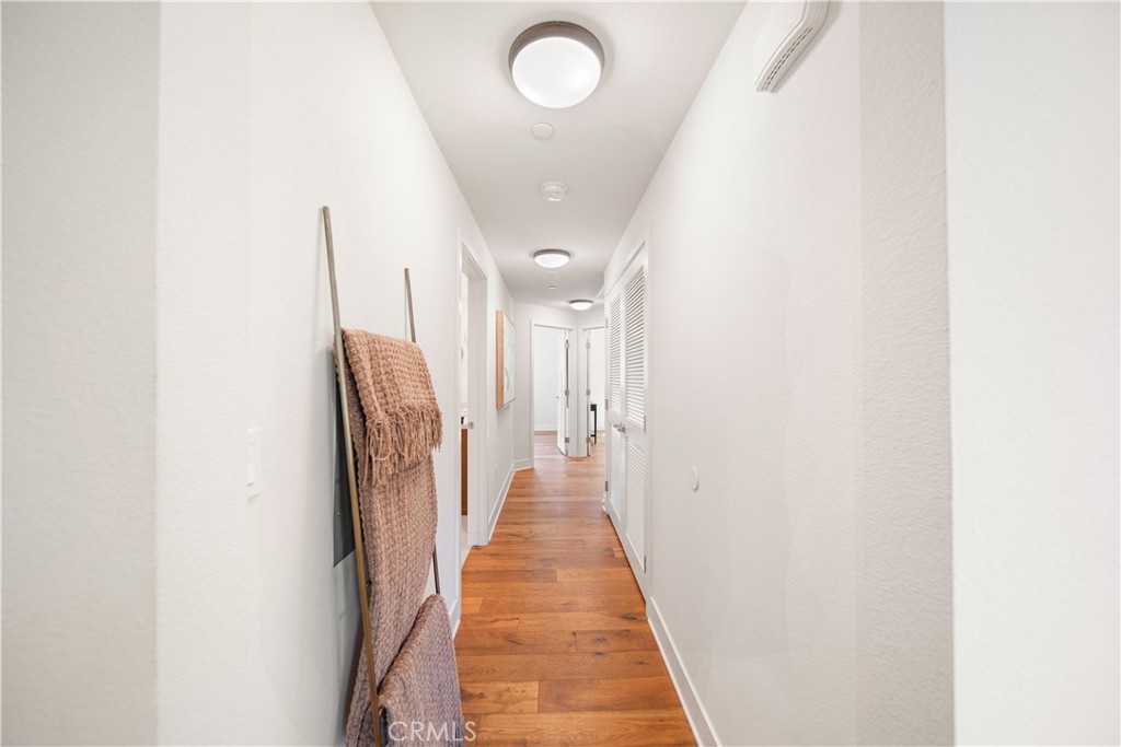 https://media.crmls.org/medias/7c5ce7f3-fece-42db-af6b-5bf57a0103d0.jpg?preset=X-Large