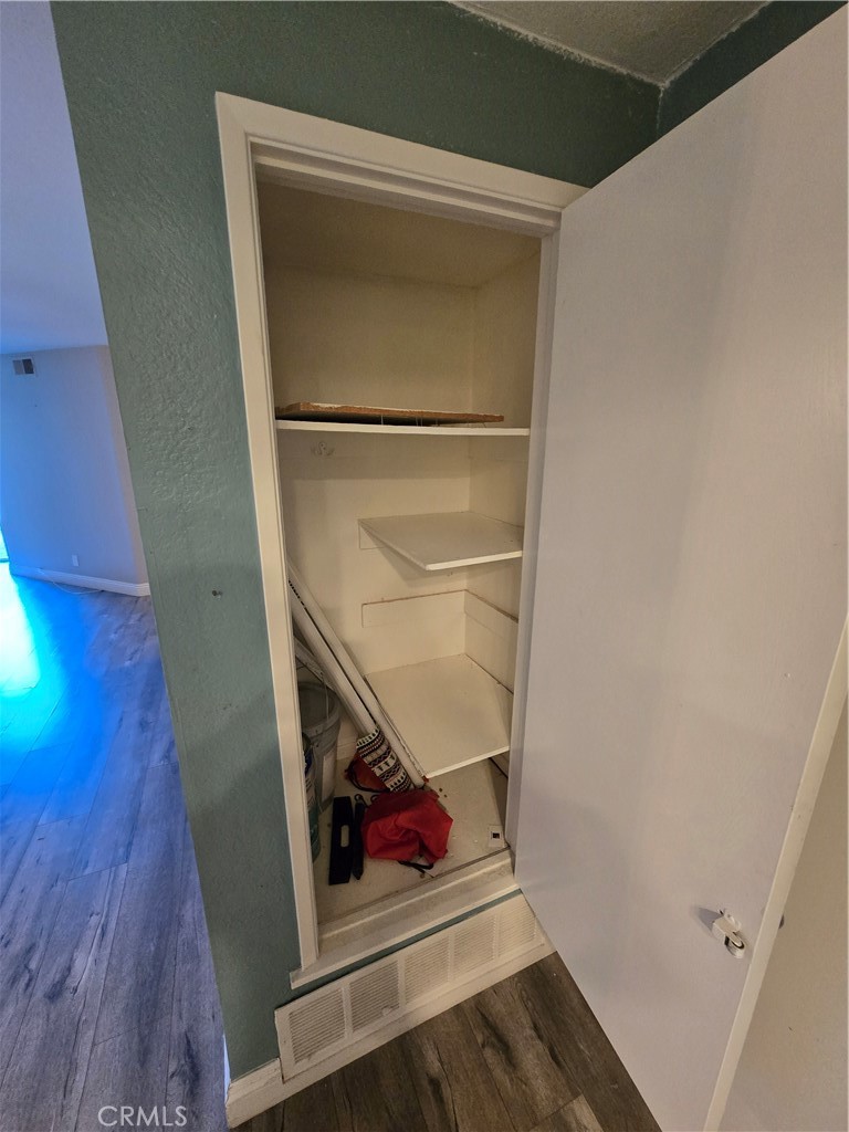 https://media.crmls.org/medias/7c5d1173-8ca1-4e12-a402-c91d56e94e23.jpg?preset=X-Large