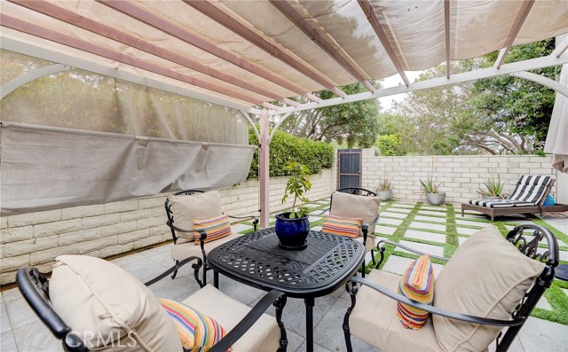 Large covered patio to enjoy the Southern California outdoor lifestyle!