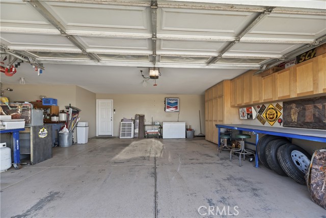 8328 Chateau Road, Phelan CA: https://media.crmls.org/medias/7c5df271-8df0-4fa9-bb93-5bb494a6b84a.jpg