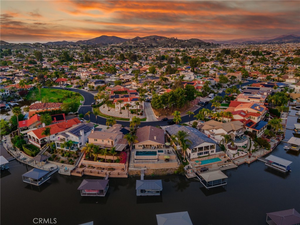 https://media.crmls.org/medias/7c5ec203-d991-409e-8065-5285d93b4fb1.jpg?preset=X-Large