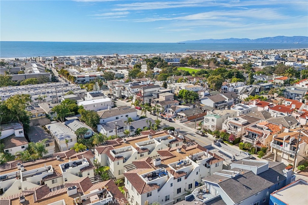 https://media.crmls.org/medias/7c5ec2fc-14b8-43c5-aff6-680d0390cbc2.jpg?preset=X-Large