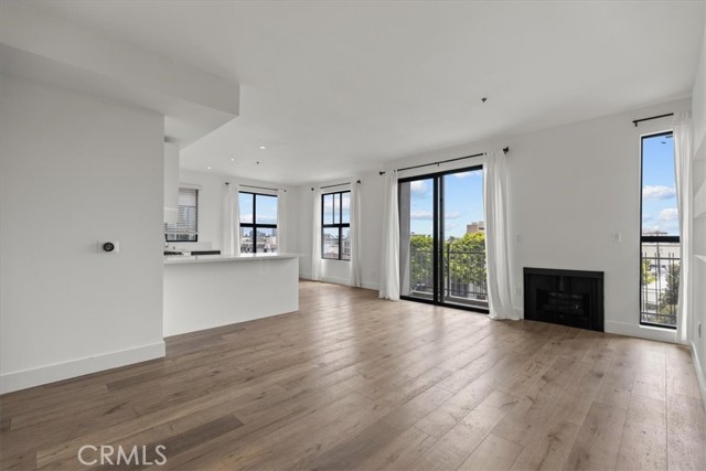 Detail Gallery Image 2 of 10 For 8811 Burton Way #318,  West Hollywood,  CA 90048 - 1 Beds | 1 Baths