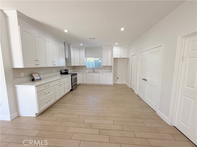 Detail Gallery Image 3 of 12 For 125 Orangewood, Colton,  CA 92324 - 3 Beds | 2 Baths