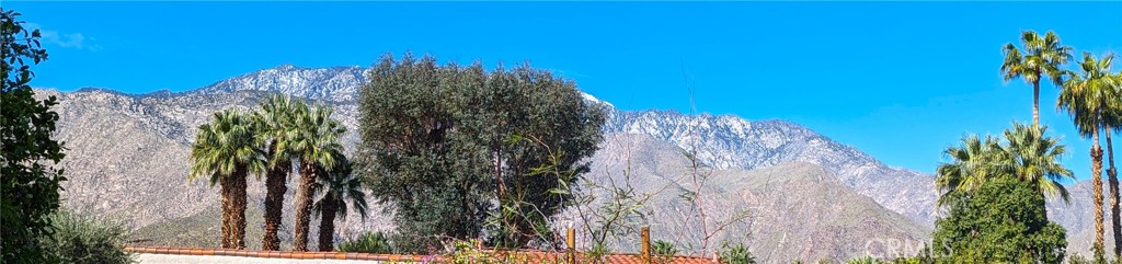 https://media.crmls.org/medias/7c60304d-1129-417a-af2f-aec6103cb3ba.jpg?preset=X-Large
