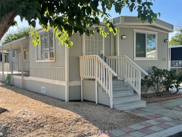 Detail Gallery Image 2 of 10 For 43850 20th St #211,  Lancaster,  CA 93535 - 2 Beds | 1 Baths