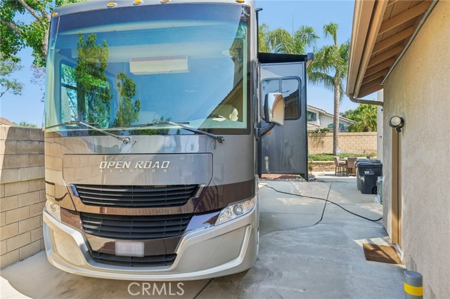 6586 Manzanita Court, Chino CA: https://media.crmls.org/medias/7c6128db-ef6b-422b-9102-0b3f96e1f4de.jpg