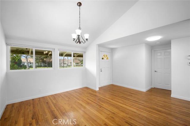 Detail Gallery Image 7 of 27 For 7948 De Soto, Canoga Park,  CA 91304 - 3 Beds | 3 Baths