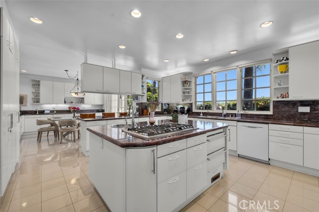 924 Via Mirada, Palos Verdes Estates CA: https://media.crmls.org/medias/7c61dbb7-2142-4b21-a9b5-30e7a5fb368d.jpg
