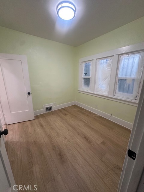 Detail Gallery Image 3 of 5 For 1054 W 46th St, Los Angeles,  CA 90037 - 4 Beds | 1 Baths