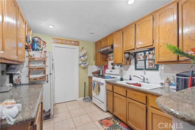 15856 Cadwell Street, La Puente CA: https://media.crmls.org/medias/7c62a33a-ffbd-4118-b114-576310280981.jpg