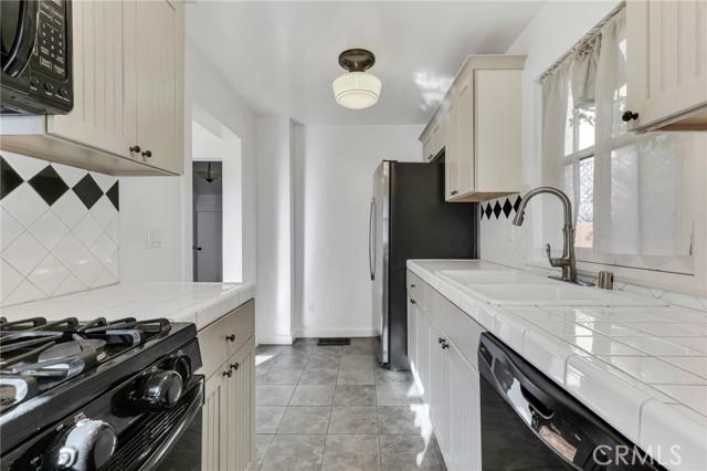 Detail Gallery Image 13 of 36 For 6117 Glen Holly St, Los Angeles,  CA 90068 - 2 Beds | 2 Baths