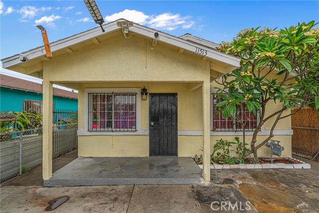 11513 S San Pedro, Los Angeles CA: https://media.crmls.org/medias/7c63937d-36db-4340-9c29-5527495c016e.jpg