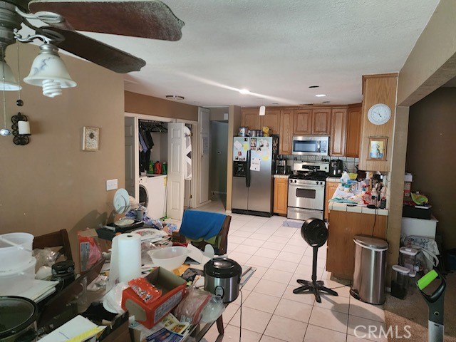 Detail Gallery Image 8 of 13 For 22660 La Rochelle Dr, Saugus,  CA 91350 - 4 Beds | 2 Baths