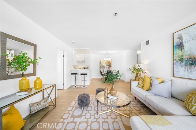 222 S Central Avenue, Los Angeles CA: https://media.crmls.org/medias/7c63d1b9-d7d4-41ec-8956-0a50fca6d07e.jpg