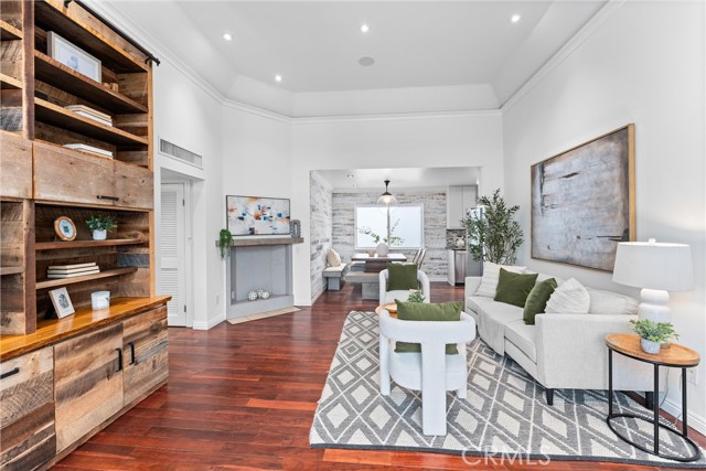 3604 Westwood Boulevard, Los Angeles CA: https://media.crmls.org/medias/7c63f7a6-7b49-4702-9a02-51693da90be6.jpg