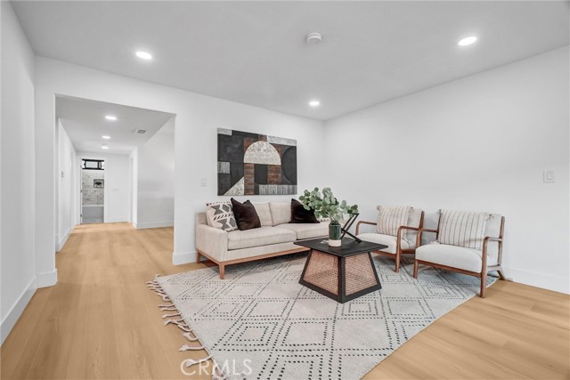 Detail Gallery Image 11 of 33 For 15335 Seine, Irvine,  CA 92604 - 6 Beds | 4 Baths