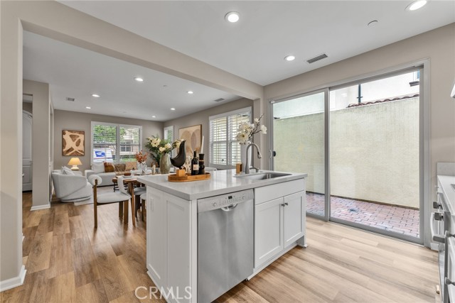 Detail Gallery Image 11 of 40 For 168 Outwest, Irvine,  CA 92618 - 3 Beds | 3 Baths