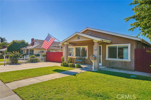 Detail Gallery Image 2 of 25 For 211 S 3rd Ave, Upland,  CA 91786 - 2 Beds | 2 Baths