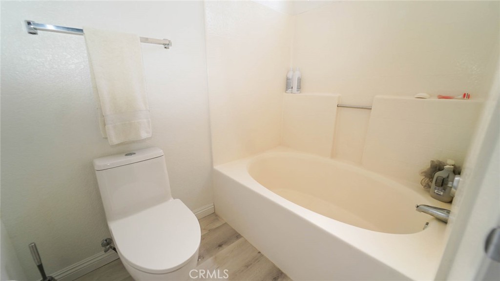 https://media.crmls.org/medias/7c660529-4670-47e1-8a90-5d9dfc9a6d35.jpg?preset=X-Large