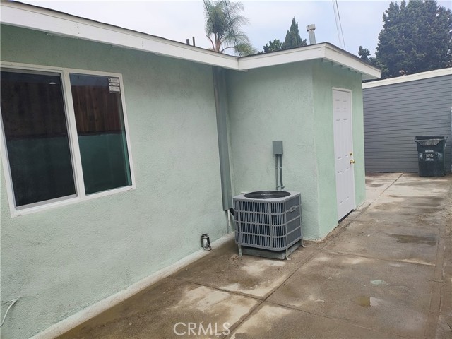 1680 S Rimpau Boulevard, Los Angeles CA: https://media.crmls.org/medias/7c6615ff-05a5-4bee-a56a-51ceb8b16084.jpg