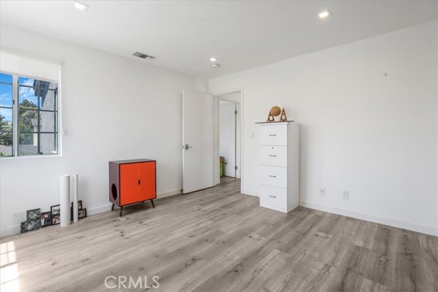 2481 S Bundy Drive, Los Angeles CA: https://media.crmls.org/medias/7c6729c1-bceb-41ba-8461-5b0e1e74e4dc.jpg