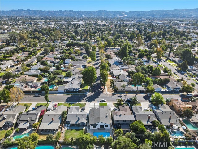 Detail Gallery Image 6 of 51 For 15027 Lemay St, Van Nuys,  CA 91405 - 4 Beds | 4 Baths