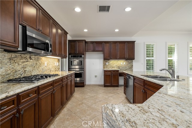 Detail Gallery Image 12 of 42 For 24049 Fawnskin Dr, Corona,  CA 92883 - 3 Beds | 3/1 Baths