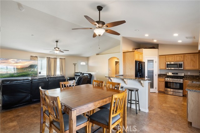 Detail Gallery Image 10 of 33 For 18798 Mojave, Hesperia,  CA 92345 - 3 Beds | 2 Baths
