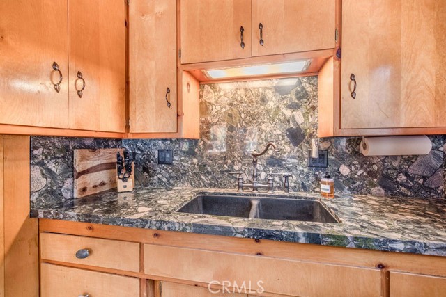 Detail Gallery Image 11 of 35 For 435 W Sherwood Bld, Big Bear City,  CA 92314 - 3 Beds | 1 Baths