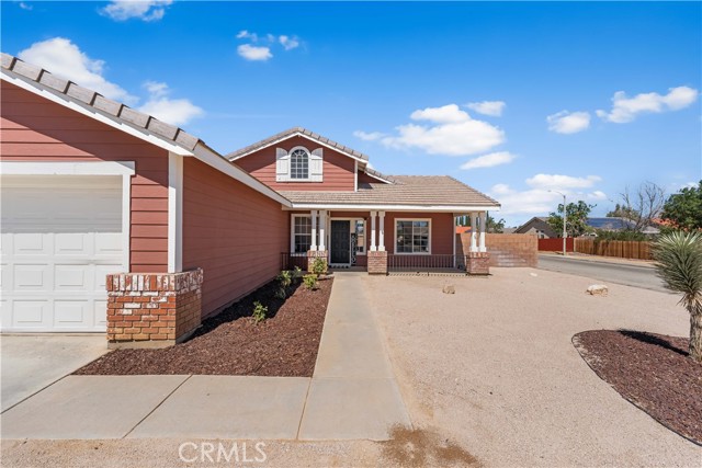37011 Zinnia Street, Palmdale CA: https://media.crmls.org/medias/7c698813-4cc8-4512-971c-84a7eedc3927.jpg