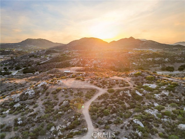 45 Intrepid, Temecula CA: https://media.crmls.org/medias/7c69bd6d-b733-4f0c-b87f-64c891174d95.jpg