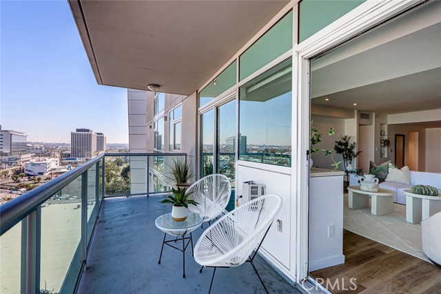 Detail Gallery Image 20 of 55 For 13600 Marina Pointe Dr #905,  Marina Del Rey,  CA 90292 - 2 Beds | 2/1 Baths