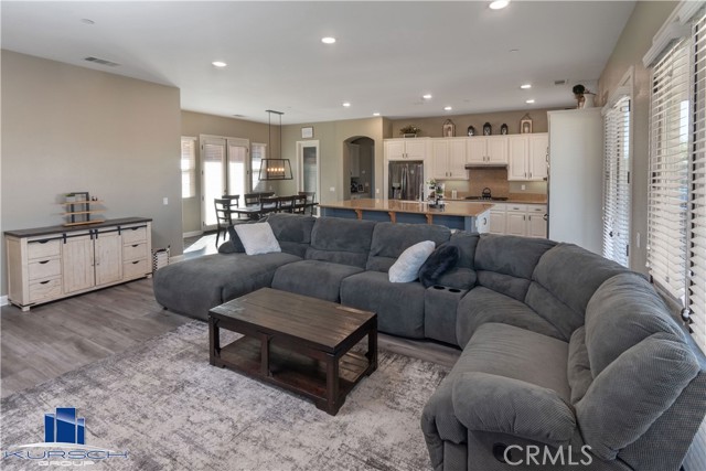 Detail Gallery Image 7 of 38 For 12948 Hyperion Ln, Apple Valley,  CA 92308 - 5 Beds | 3/1 Baths