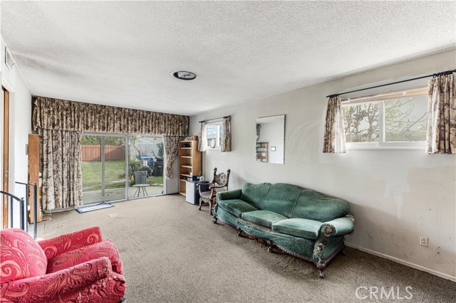 7618 Gazette Avenue photo 7