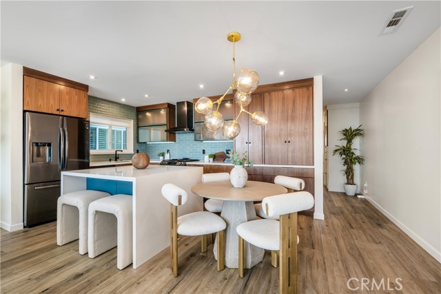 3901 E Livingston Drive, Long Beach CA: https://media.crmls.org/medias/7c6a8d7b-54f0-496e-ade3-121ab5409517.jpg