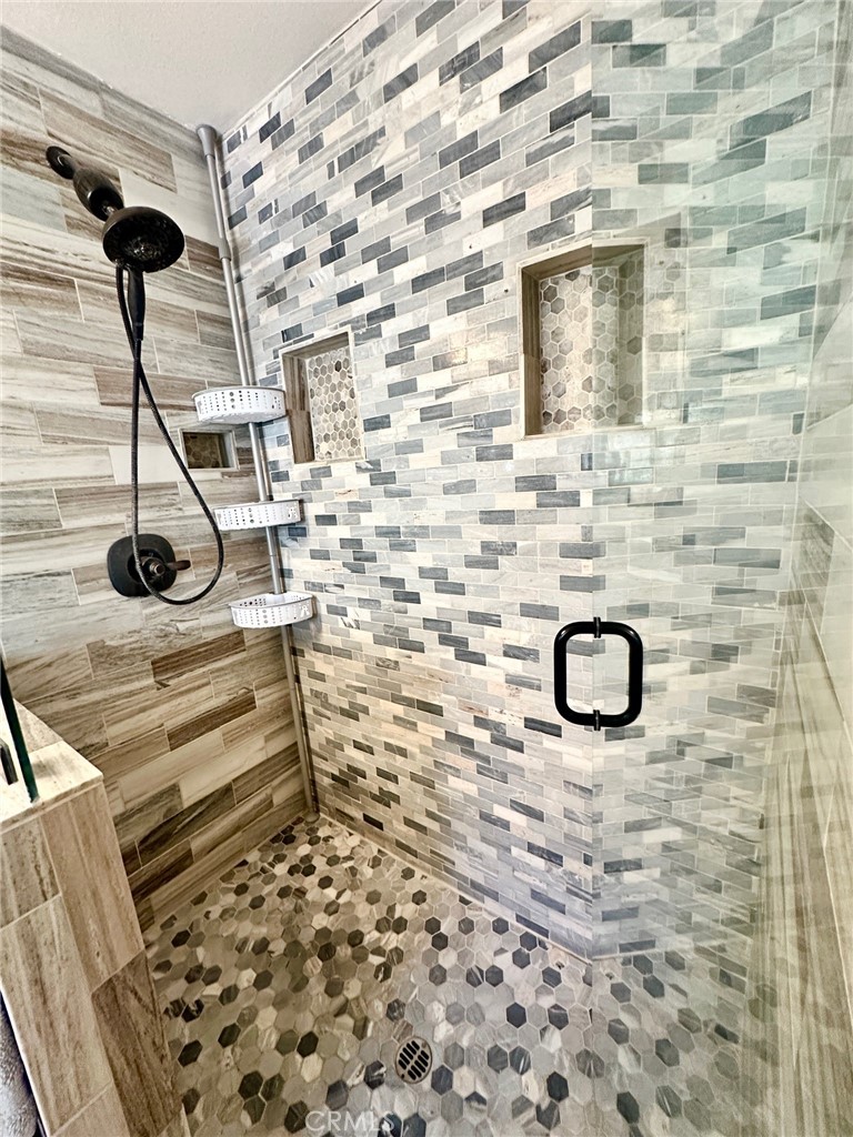 https://media.crmls.org/medias/7c6ab8e1-771d-4e02-9884-37545457afce.jpg?preset=X-Large