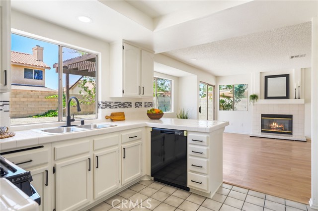 Detail Gallery Image 4 of 24 For 37933 Sweetbrush St, Palmdale,  CA 93552 - 4 Beds | 3 Baths