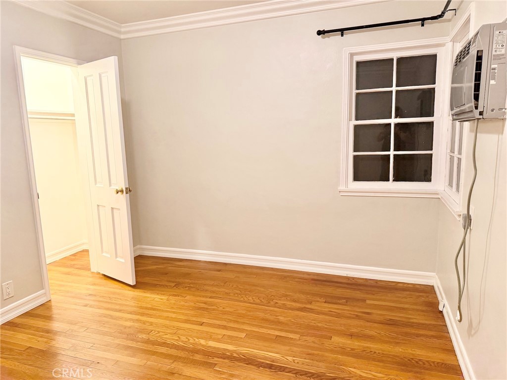 https://media.crmls.org/medias/7c6bfcc5-bdc0-4ce7-9aa9-2c7e3f411b5e.jpg?preset=X-Large