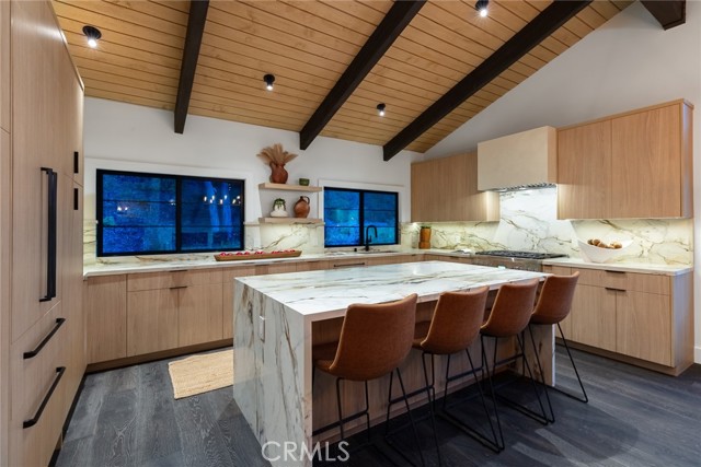 4885 Winnetka Avenue, Woodland Hills CA: https://media.crmls.org/medias/7c6c18c8-77b4-47ed-9225-e2dd79bf7321.jpg