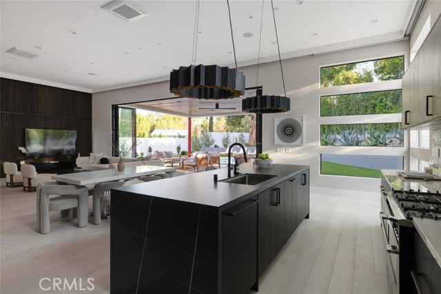 Detail Gallery Image 20 of 51 For 22020 Alizondo, Woodland Hills,  CA 91364 - 3 Beds | 3 Baths