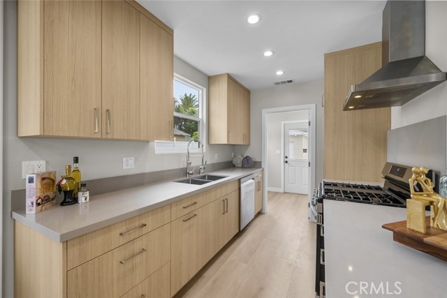 Detail Gallery Image 13 of 41 For 6820 Jellico Ave, Van Nuys,  CA 91406 - 3 Beds | 2 Baths