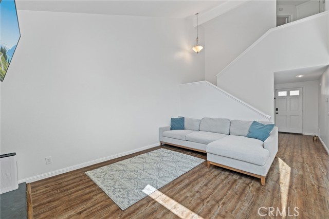 164 Stanford Court, Irvine CA: https://media.crmls.org/medias/7c6eb0f6-54ec-4cda-b478-7d1161741d07.jpg