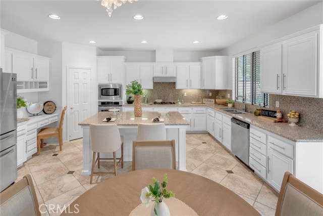 33736 Emerald Creek Court, Temecula CA: https://media.crmls.org/medias/7c6eb378-5e3a-4080-8f39-357979b1c2cf.jpg